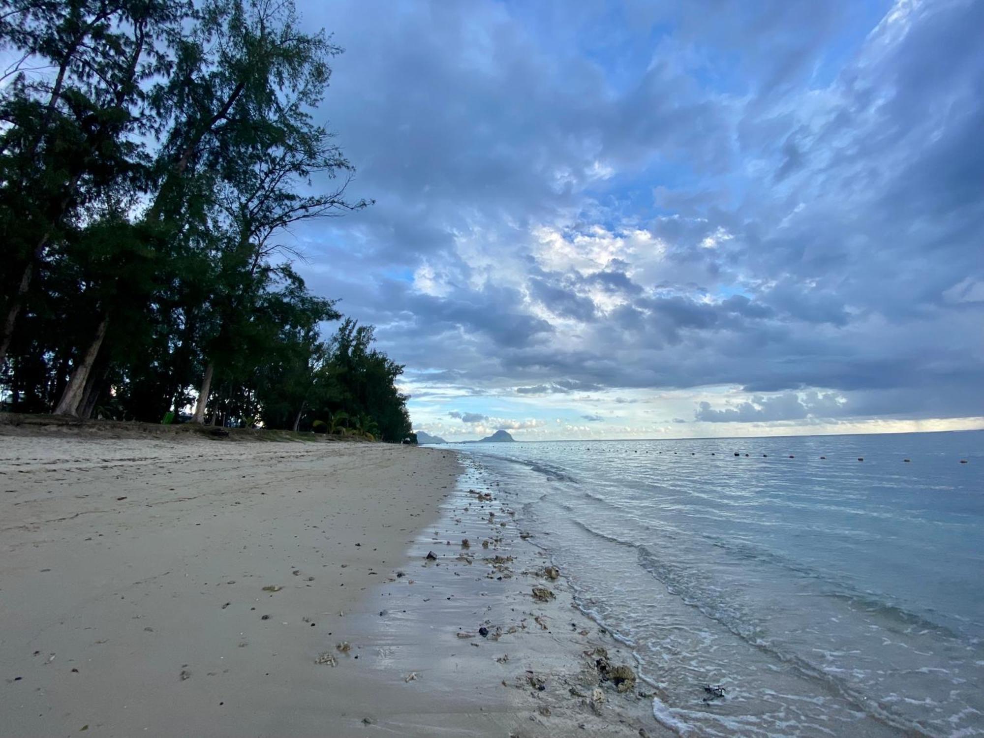Sandstone Apartment A Walk To The Beach Flic en Flac Luaran gambar